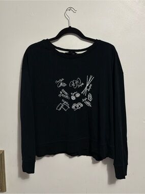 Black Long-Sleeve Graphic Women's Top